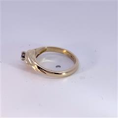 Lady's Diamond Solitaire Ring .07 CT. 14K Yellow Gold 1.8g Size:1.5